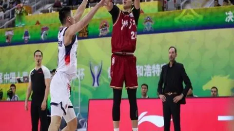 独家爆料：青岛海牛前防线悍将韦为华丽转身，加盟重庆铜梁龙，新赛季蓄势待发！