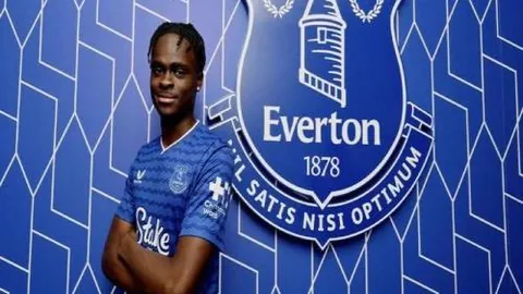 皇马1.6亿欧元求购姆巴佩遭巴黎俱乐部拒绝